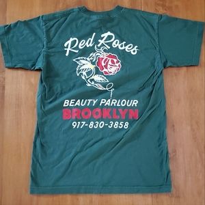 Red Roses Beauty Parlor T Shirt Men's Medium